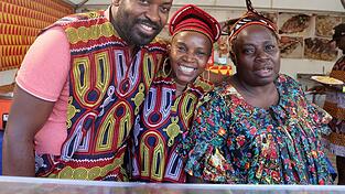 Farbenfrohe Kleidung, gute Stimmung: Das ist das Afrikafest. Farbenfrohe Kleidung, gute Stimmung: Das ist das Afrikafest.