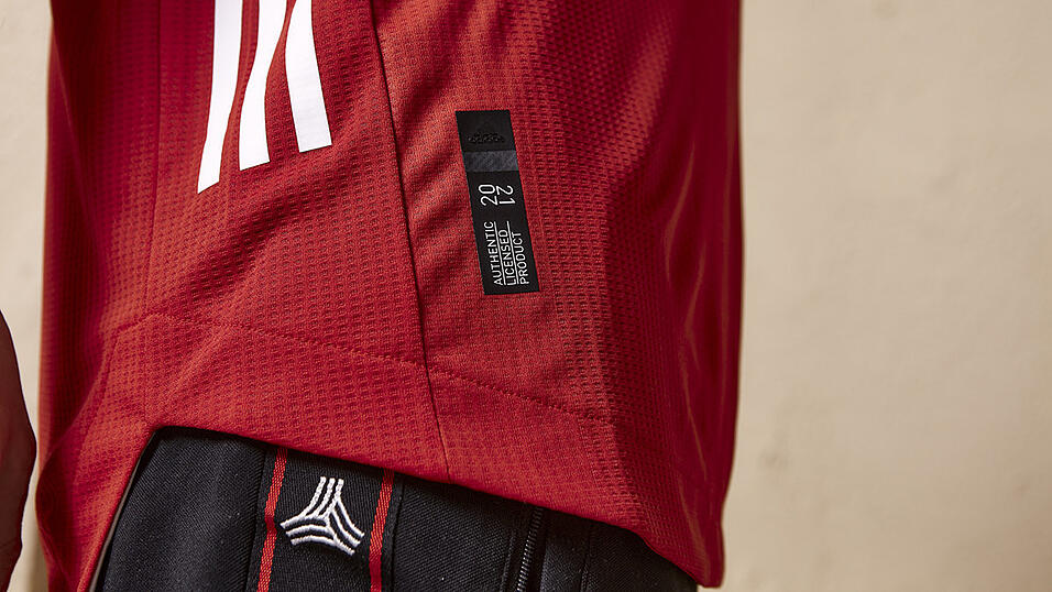 In diesem Trikot wird der FC Bayern in der kommenden Saison zu Hause auflaufen.