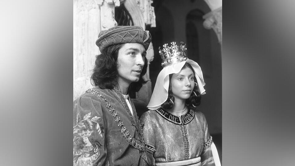 Das 40. Brautpaar der Landshuter Hochzeit wurde am Montag vorgestellt. Damit reiht es sich in eine Schar illustrer Paare ein. Eines von ihnen hat sogar geheiratet.