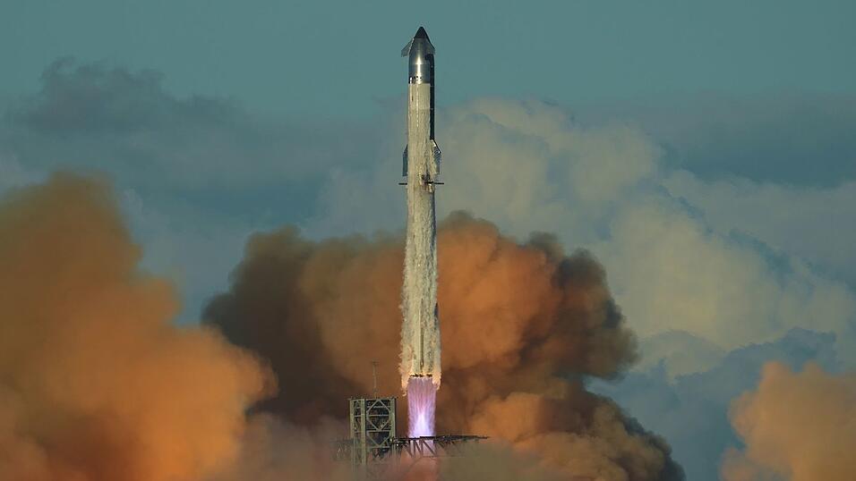 SpaceX soll Investoren einen Börsengang in Aussicht gestellt haben. (Archivbild)