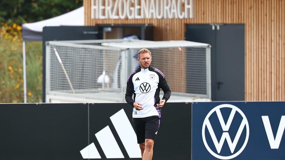 Bundestrainer Julian Nagelsmann kann f&uuml;r die erste Phase der WM-Vorbereitung in Herzogenaurach nun auch mit dem Bayern-Block planen. (Archivbild)