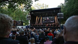 Das Bayreuther Festspielorchester tritt zweimal in der Spielzeit bei einem Open-Air auf. Nun geht es nach Spanien. (Archivbild) Das Bayreuther Festspielorchester tritt zweimal in der Spielzeit bei einem Open-Air auf. Nun geht es nach Spanien. (Archivbild)