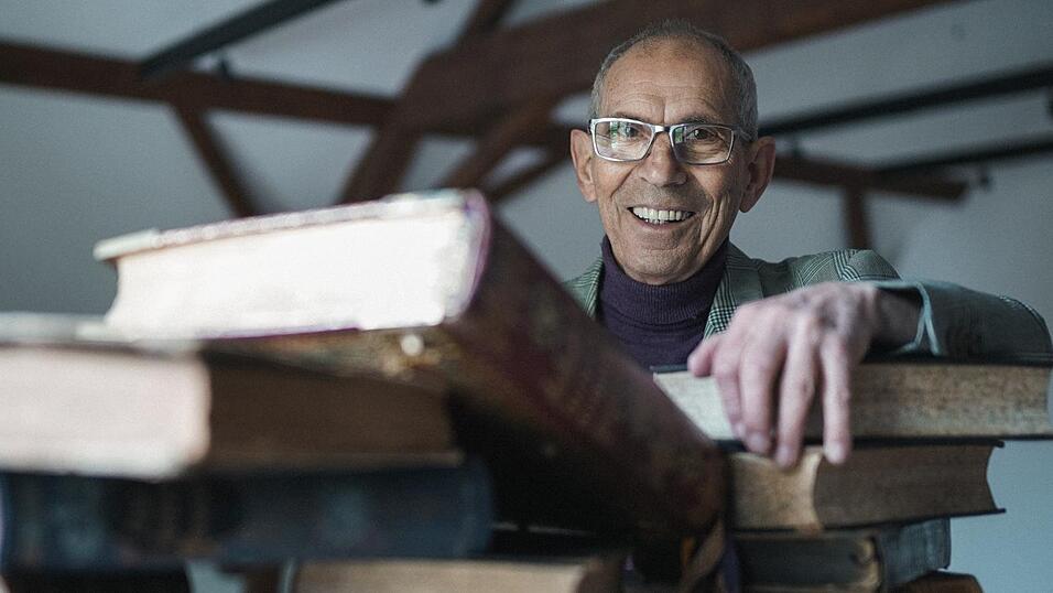 Historische Recherche betreibt Hans Schneider seit 1978. Es gebe keine Handschrift, die er nicht lesen könne. Historische Recherche betreibt Hans Schneider seit 1978. Es gebe keine Handschrift, die er nicht lesen könne.