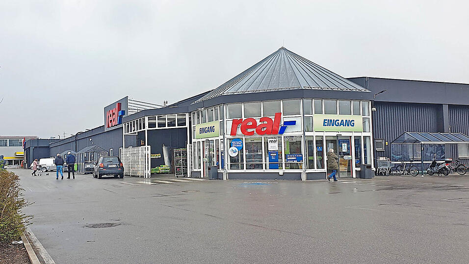 Der Real-Markt an der Ittlinger Straße. Aus ihm wird in Zukunft Kaufland. Der Real-Markt an der Ittlinger Straße. Aus ihm wird in Zukunft Kaufland.