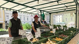 Veronika und Franz Ingerl fühlen sich von der Stadt im Stich gelassen. Wegen des Bürgerfests darf von Donnerstag bis Samstag kein Grüner Markt am Ludwigsplatz stattfinden. Veronika und Franz Ingerl fühlen sich von der Stadt im Stich gelassen. Wegen des Bürgerfests darf von Donnerstag bis Samstag kein Grüner Markt am Ludwigsplatz stattfinden.