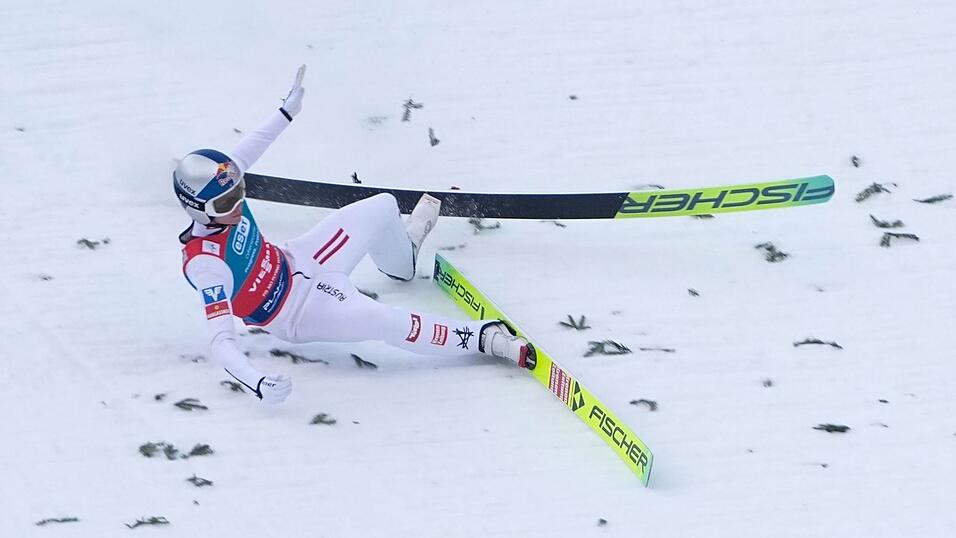 Der &Ouml;sterreicher Stephan Embacher st&uuml;rzte nach seinem Sprung auf 240 Meter.