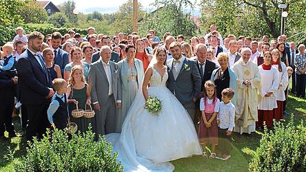 Die Hochzeitsgesellschaft nach der Trauung