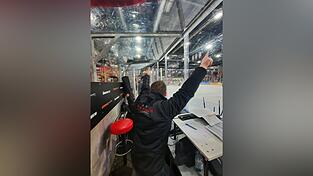 Tooooooor!!!: Auch als Stadionsprecher darf man Fan sein.