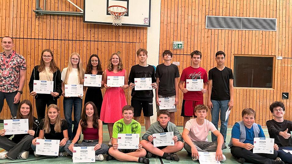 Beim English in Action Day Camp des Kreisjugendrings erhielten die Teilnehmer Zertifikate. Beim English in Action Day Camp des Kreisjugendrings erhielten die Teilnehmer Zertifikate.