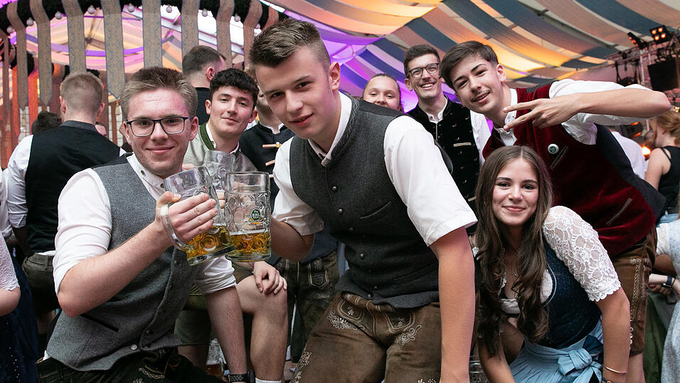 Die Partybilder vom Samstag, 16. August, aus dem Festzelt Wenisch. Die Partybilder vom Samstag, 16. August, aus dem Festzelt Wenisch.
