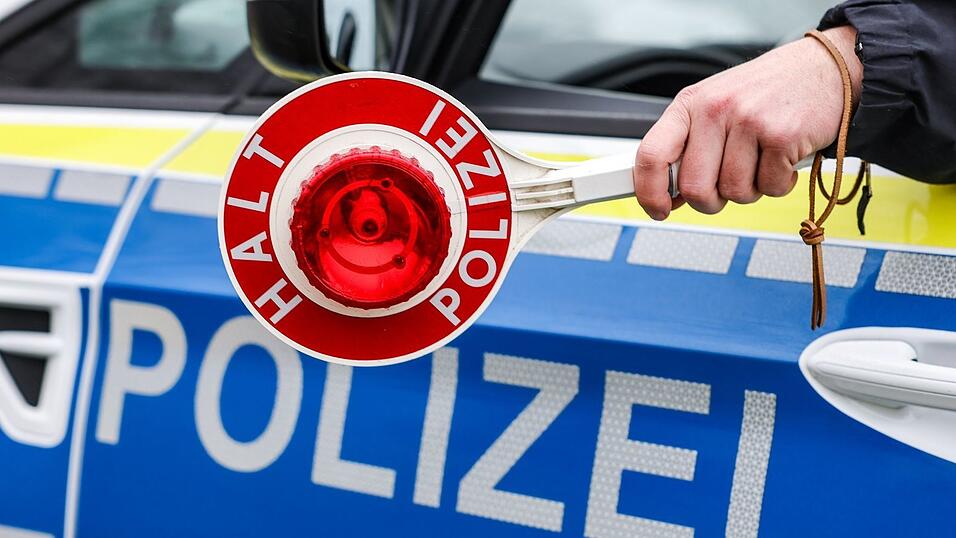 Ein Fahranfänger fuhr mit seinem Auto 64 Kilometer pro Stunde zu schnell. (Symbolbild) Ein Fahranfänger fuhr mit seinem Auto 64 Kilometer pro Stunde zu schnell. (Symbolbild)