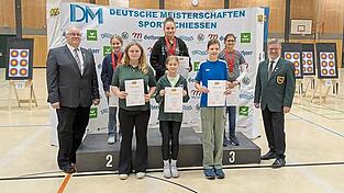 Einen sehr guten sechsten Platz erreichte Daniela Santl (3.v.r.). Einen sehr guten sechsten Platz erreichte Daniela Santl (3.v.r.).
