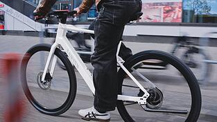 Bosch sieht einen Trend zu leichteren E-Bikes.