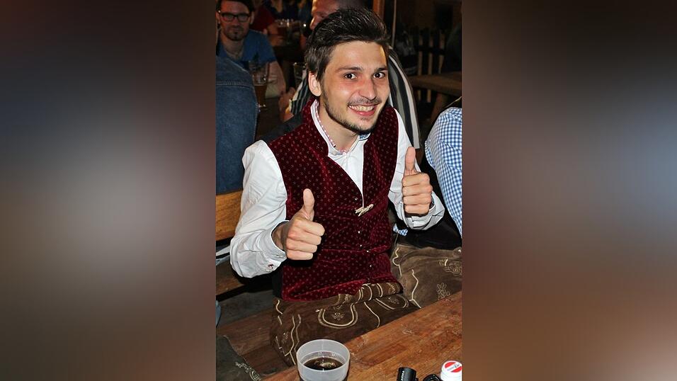 Auch am Freitag war super Stimmung am Ergoldinger Volksfest. Auch am Freitag war super Stimmung am Ergoldinger Volksfest.