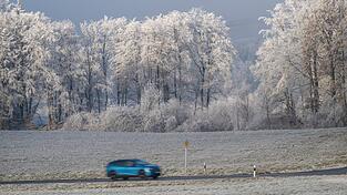 In Unterfranken war es auf vielen Stra&szlig;en am Morgen glatt. (Archivbild)