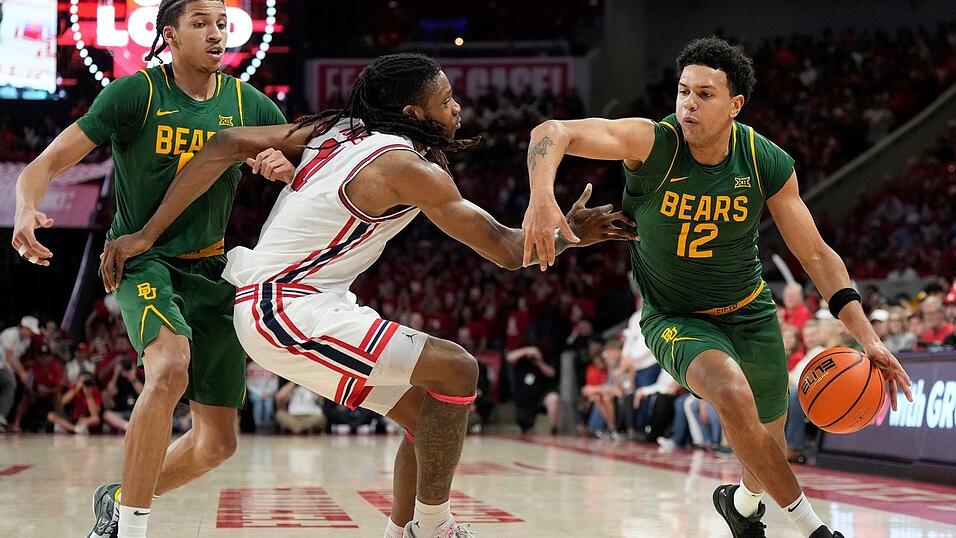 Alba-Neuzugang Michael Rataj (r.) war zuletzt in den USA f&uuml;r die Baylor University im Einsatz (Archivbild)