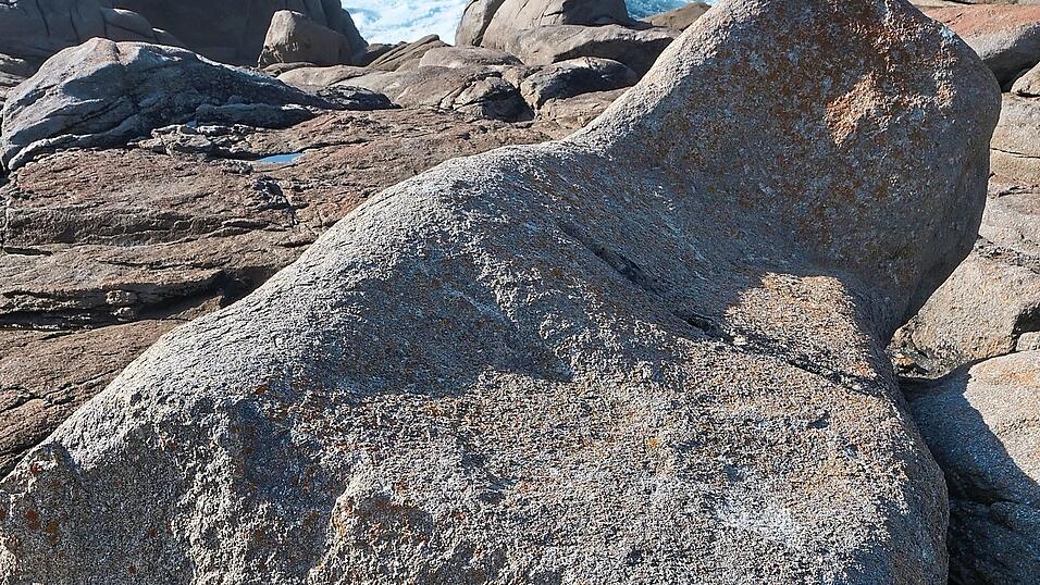 Die Magischen Steine von Muxia, die der Legende nach Bestandteile des Schiffs gewesen waren, mit dem die Muttergottes einst an der K&uuml;ste angekommen sein soll.