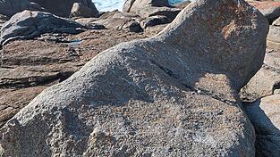 Die Magischen Steine von Muxia, die der Legende nach Bestandteile des Schiffs gewesen waren, mit dem die Muttergottes einst an der Küste angekommen sein soll. Die Magischen Steine von Muxia, die der Legende nach Bestandteile des Schiffs gewesen waren, mit dem die Muttergottes einst an der Küste angekommen sein soll.
