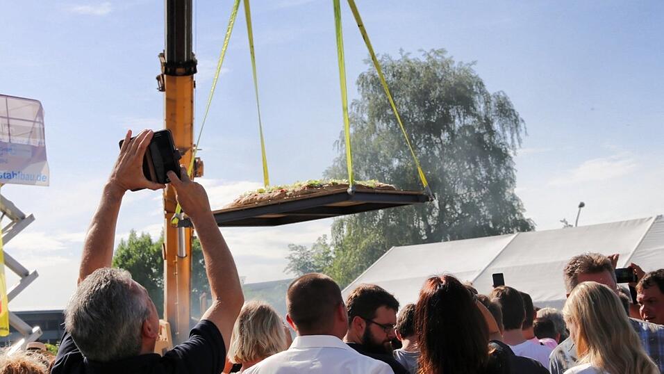 Die Spannung steigt: Der Burger wird zubereitet.