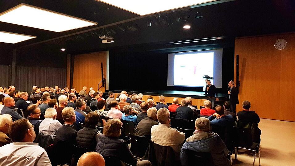 Äußerst zahlreich sind die Bürger zu der Informationsveranstaltung gekommen. Äußerst zahlreich sind die Bürger zu der Informationsveranstaltung gekommen.