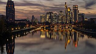 W&auml;hrend europ&auml;ische Institute 2025 ihre Ertragslage deutlich verbessern konnten, verzeichneten die gro&szlig;en US-Banken in Summe r&uuml;ckl&auml;ufige Ergebnisse. (Symbolbild)