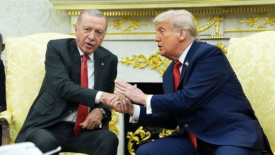 Trump fällt immer wieder mit Lob für Erdogan auf. (Archivbild) Trump fällt immer wieder mit Lob für Erdogan auf. (Archivbild)