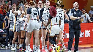 Deutschlands Basketballerinnen feiern den Einzug in die K.o.-Runde. Deutschlands Basketballerinnen feiern den Einzug in die K.o.-Runde.