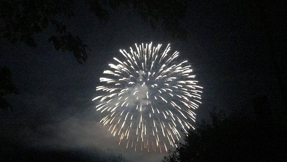 Das war das Abschlussfeuerwerk des Gäubodenvolksfestes 2019. Das war das Abschlussfeuerwerk des Gäubodenvolksfestes 2019.