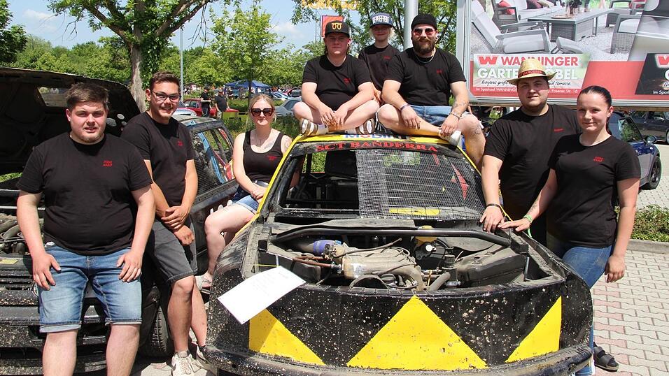 Markenoffenes Autotreffen der BMW-Freunde Straubing 2026: Hier Mitglieder vom SCT Banderra aus dem Landkreis Deggendorf.