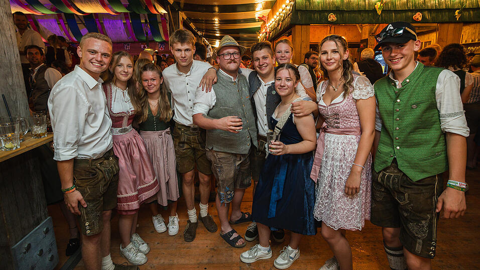 Die Partybilder vom Donnerstag, 15. August 2024, aus dem Festzelt Weckmann. Die Partybilder vom Donnerstag, 15. August 2024, aus dem Festzelt Weckmann.