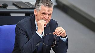 Thorsten Frei argumentiert gegen&uuml;ber den Beschwerden der Wirtschaftsverb&auml;nde, dass Unternehmen nicht gezwungen seien, die 1.000 Euro auszuzahlen.