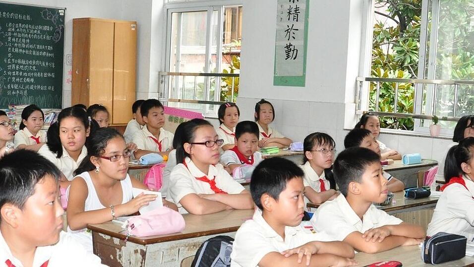 Stefanie Maier hat ihre Oma in China besucht. Bei der Gelegenheit ist sie eine Woche auf eine chinesische Grundschule gegangen.