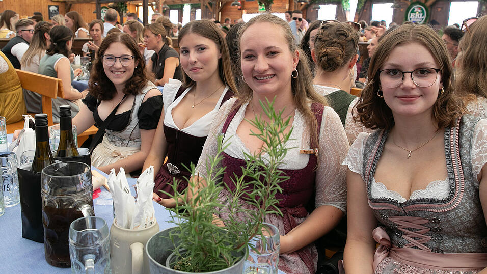Die Partybilder vom Sonntag, 10. August, aus dem Festzelt Wenisch. Die Partybilder vom Sonntag, 10. August, aus dem Festzelt Wenisch.