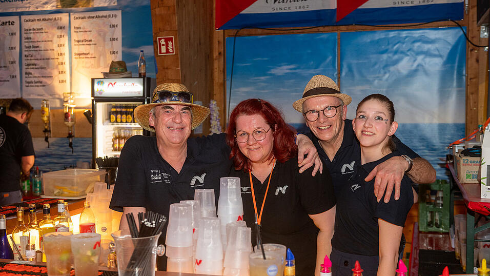 Die besten Bilder vom Samstag zeigen Tanzen und jede Menge Spaß. Die besten Bilder vom Samstag zeigen Tanzen und jede Menge Spaß.