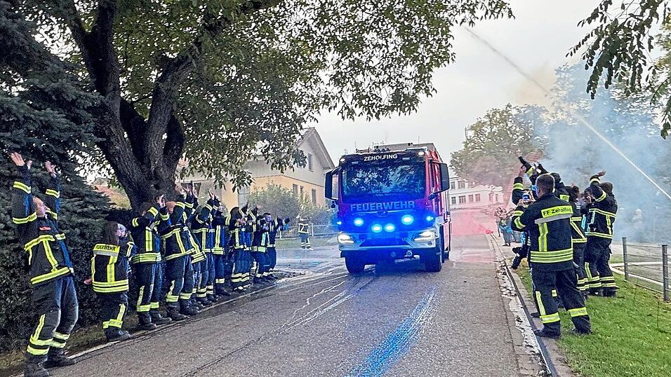 Die Feuerwehr zelebrierte den Empfang feierlich. Die Feuerwehr zelebrierte den Empfang feierlich.