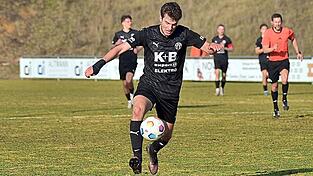 Fritz Amberger ist im Spiel des ASV mit seinen erst 18 Jahren bereits eine feste Gr&ouml;&szlig;e.