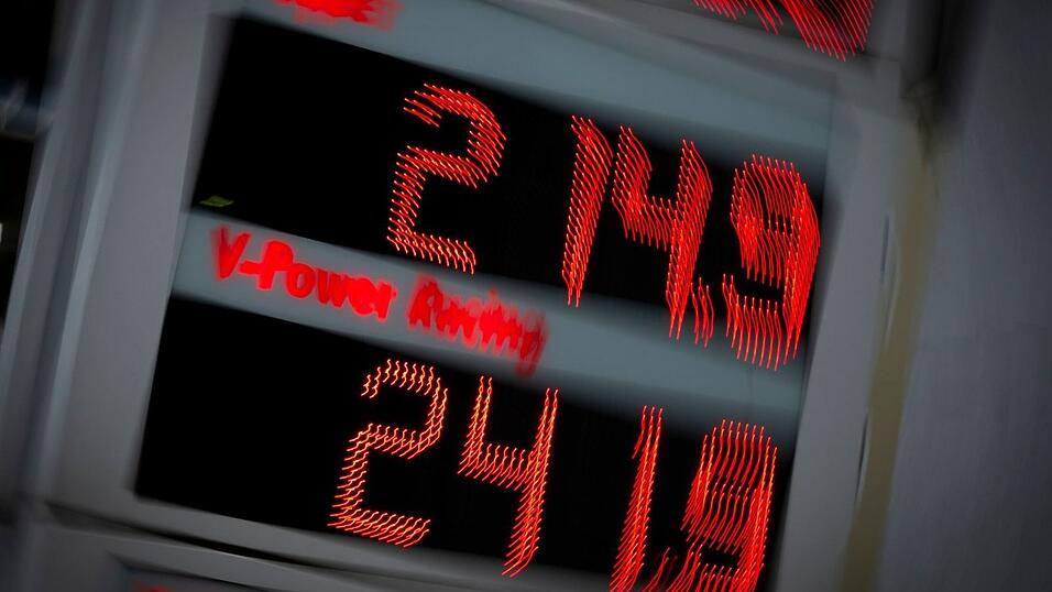 Die Preise an der Tankstelle sind f&uuml;r viele eine Last. (Symbolbild)