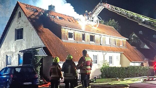 Bei dem Brand in der Siedlung Am Anger in Ergolding ist ein Bewohner ums Leben gekommen.