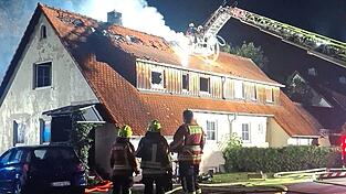 Bei dem Brand in der Siedlung Am Anger in Ergolding ist ein Bewohner ums Leben gekommen.