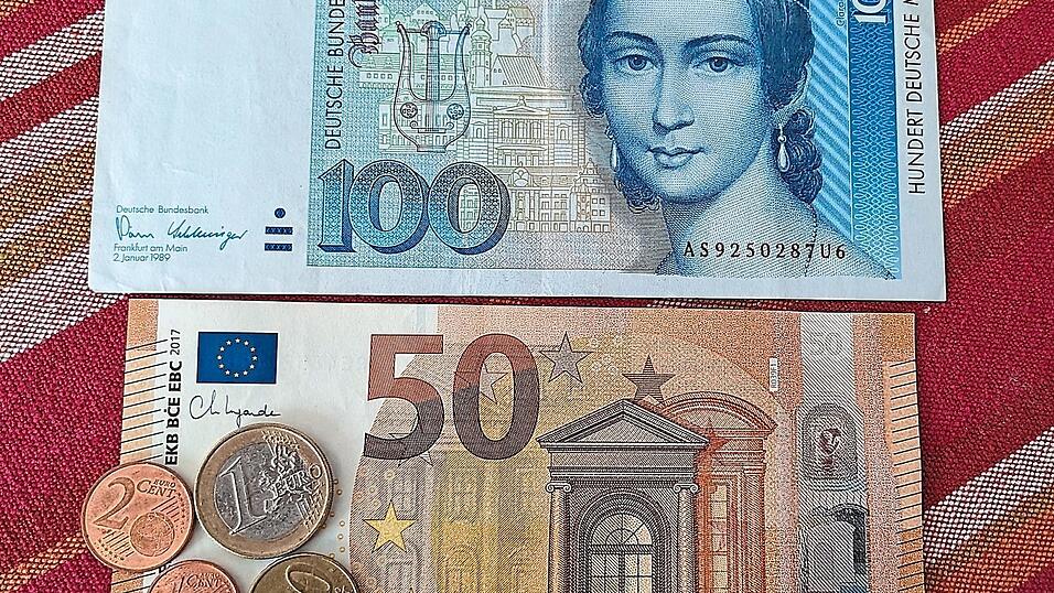 Wer einen 100-D-Mark-Schein findet, bekommt daf&uuml;r 51,13 Euro. Der amtliche Umtauschkurs bleibt derselbe wie im Jahr 2002, als der Euro eingef&uuml;hrt wurde.