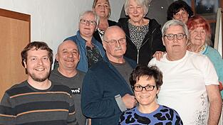 Die neue Vorstandschaft mit Vorsitzendem Michael Bock (1.v.l.) und seinem Vorg&auml;nger Rolf Lefeber (Mitte), Simone Huber, Michael M&uuml;ller, Dieter Krause, Lisbeth Ramser, Elfriede Krause, Maria Meister, Sonja Chum, Mathilde Ulrich und Christian Chum (nicht auf dem Bild Diane Taggesell).