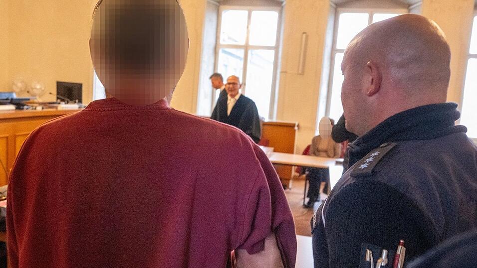 Zu Prozessbeginn wurde nur die Anklage verlesen. Zu Prozessbeginn wurde nur die Anklage verlesen.