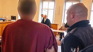 Zu Prozessbeginn wurde nur die Anklage verlesen. Zu Prozessbeginn wurde nur die Anklage verlesen.