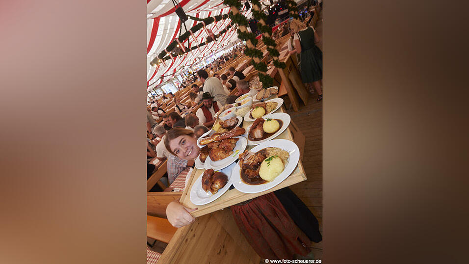 Die Partybilder vom Mittwoch, 13. August, aus dem Festzelt Lechner. Die Partybilder vom Mittwoch, 13. August, aus dem Festzelt Lechner.