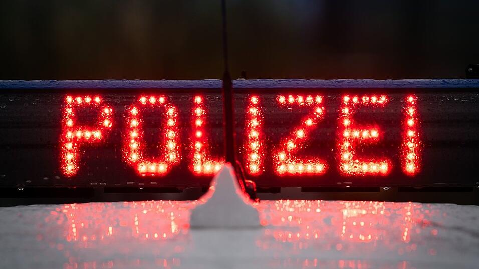 Polizeieinsatz bei Schule in Isny. (Symbolbild) Polizeieinsatz bei Schule in Isny. (Symbolbild)