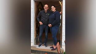 Michaela und Hans-Jürgen Franke wollen die „Isarklause“ noch viele Jahre weiterbetreiben.
