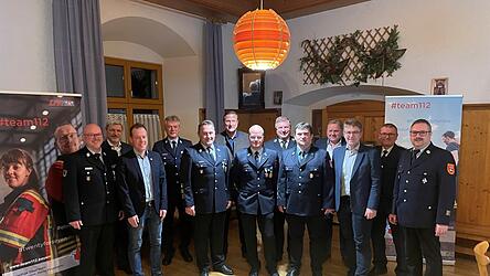 Die geehrten Feuerwehr-F&uuml;hrungskr&auml;fte
