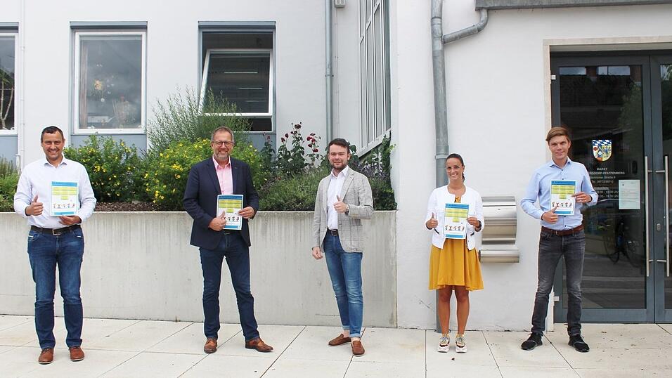 Start frei für ein spannendes Ferienprogramm, das die JU Mallersdorf-Pfaffenberg ausgearbeitet hat. Von links: Marktgemeinderat und Jugendbeauftragter Harald Bauer, Bürgermeister Christian Dobmeier, JU-Vorstand Maximilian Draszczyk, JU-Mitglieder Jasmin Hapfelmeier und Jonas Schieder. Start frei für ein spannendes Ferienprogramm, das die JU Mallersdorf-Pfaffenberg ausgearbeitet hat. Von links: Marktgemeinderat und Jugendbeauftragter Harald Bauer, Bürgermeister Christian Dobmeier, JU-Vorstand Maximilian Draszczyk, JU-Mitglieder Jasmin Hapfelmeier und Jonas Schieder.