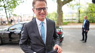 Gesundheitsminister Carsten Linnemann hat das Amt von Nina Warken übernommen. Gesundheitsminister Carsten Linnemann hat das Amt von Nina Warken übernommen.