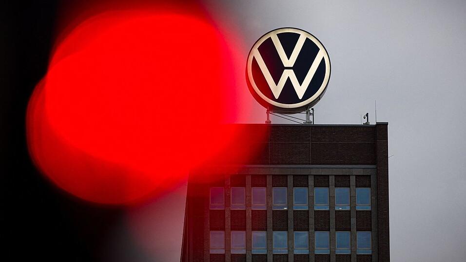 Ein Wirtschaftspsychologe warnt: Die Krise bei Volkswagen kann Auswirkungen auf die Personalgewinnung haben. (Archivbild) Ein Wirtschaftspsychologe warnt: Die Krise bei Volkswagen kann Auswirkungen auf die Personalgewinnung haben. (Archivbild)